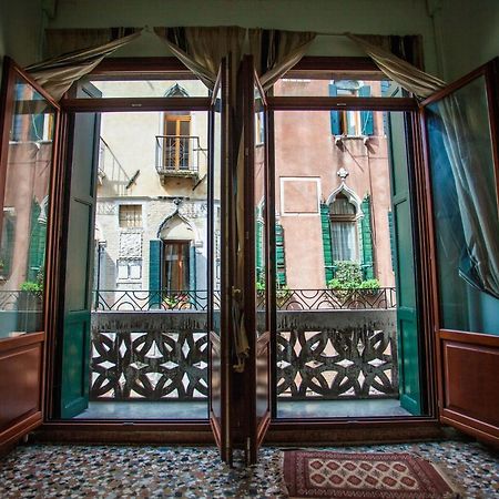 Youth Venice Palace Exterior foto