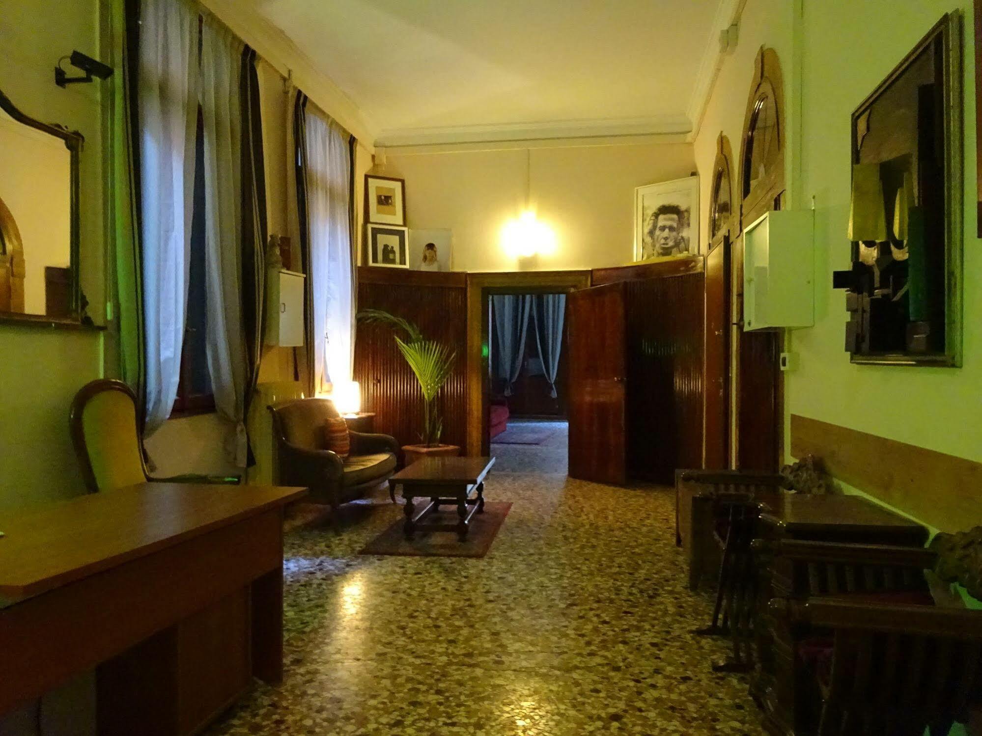Youth Venice Palace Exterior foto