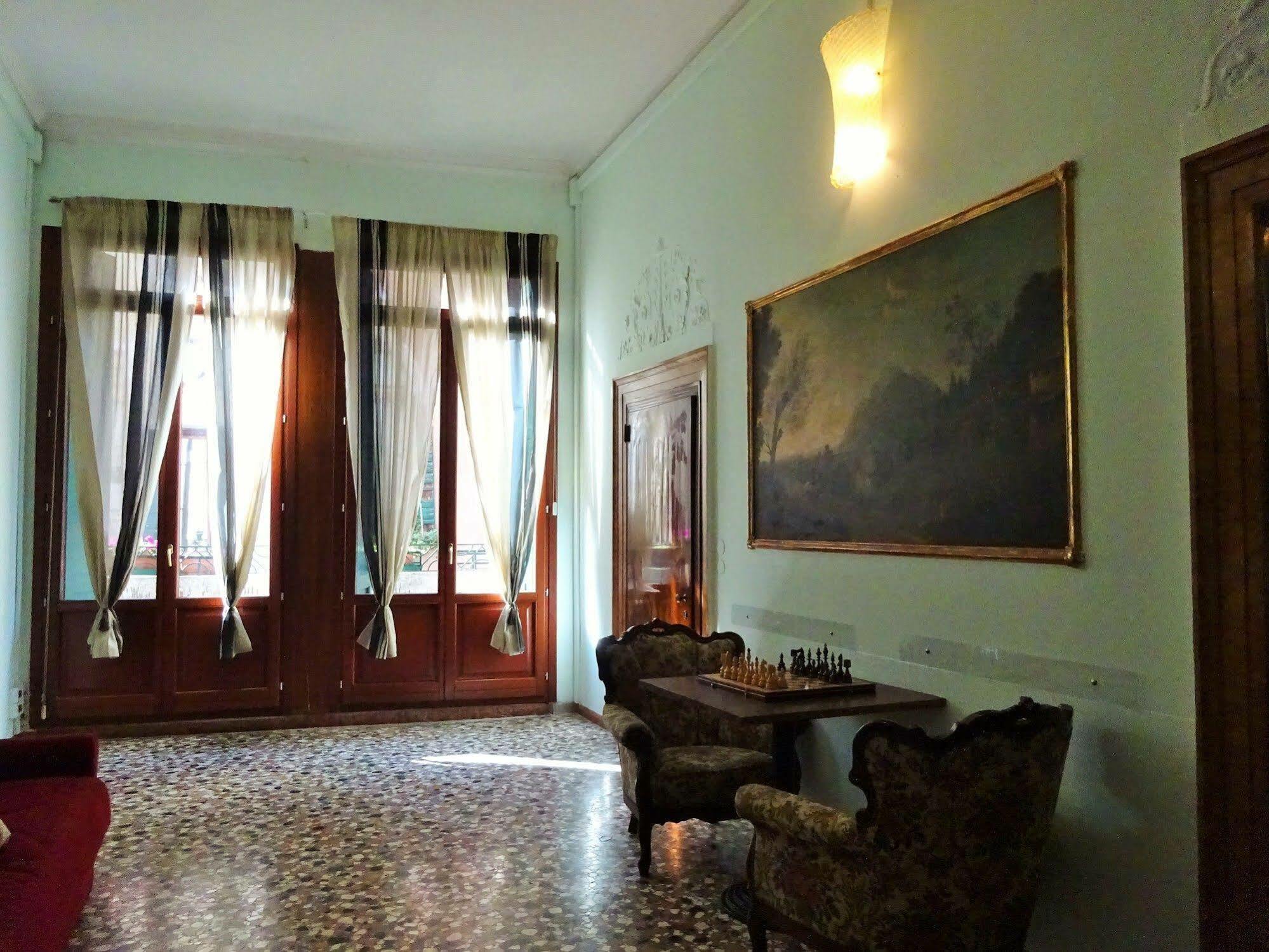Youth Venice Palace Exterior foto
